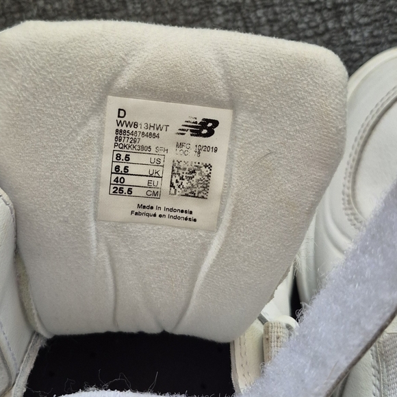 New Balance White Sneakers with Hook-and-Loop Straps - Picture 9 of 10